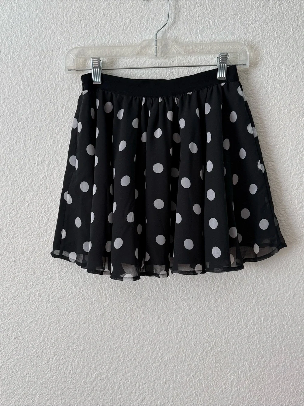Guess Black White Polka Dot Mini Skirt Chiffon Layered Pleated Sz 0